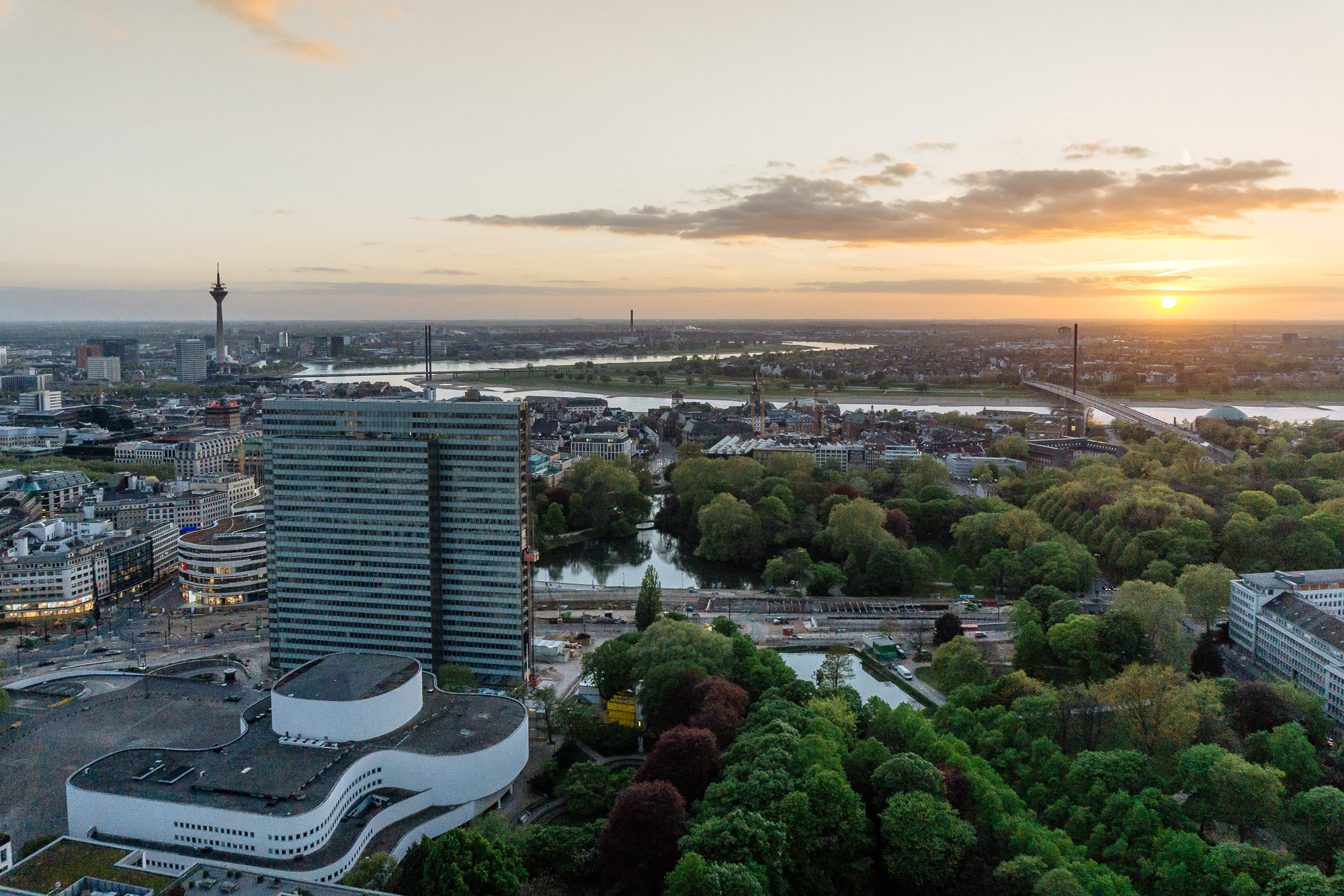 Luftaufnahme des Dreischeibenhauses und des Hofgarten in Düsseldorf für die IHK Düsseldorf