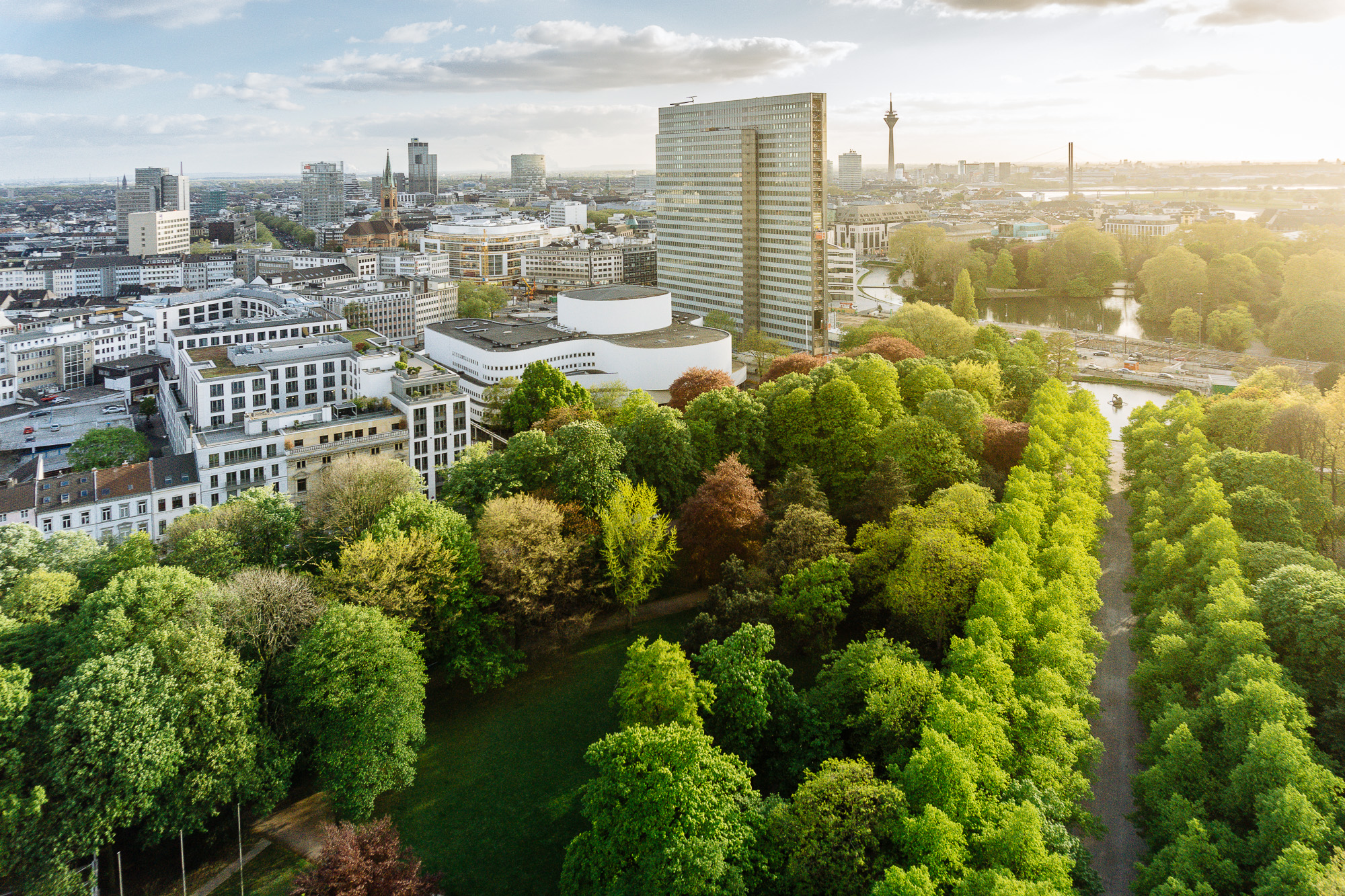 Luftaufnahme des Dreischeibenhauses und des Hofgarten in Düsseldorf für die IHK Düsseldorf
