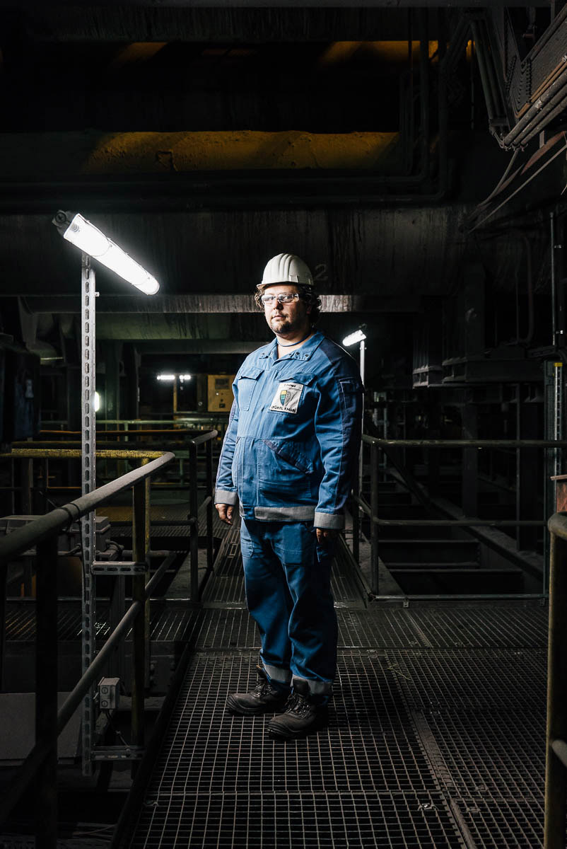 Mitarbeiter der Firma Ifürel aus Herne als Portraitaufnahme im Stahlwerk